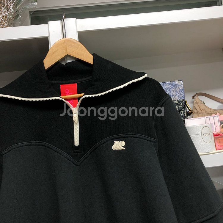 LUCKY CHOUETTE 럭키슈에뜨 하프집업 맨투맨--2