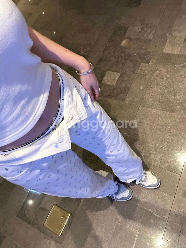 수입의류 aw 큐빅 자수 와이드 화이트 데님팬츠--4