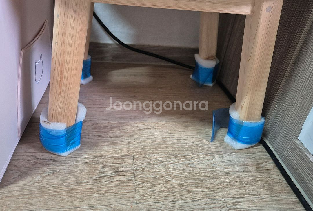 돗투돗.뉴노멀가구 편백나무 유아 원목책상+원목스툴 일괄--3