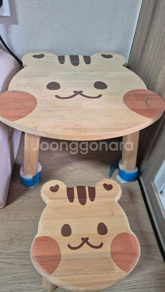 돗투돗.뉴노멀가구 편백나무 유아 원목책상+원목스툴 일괄--2
