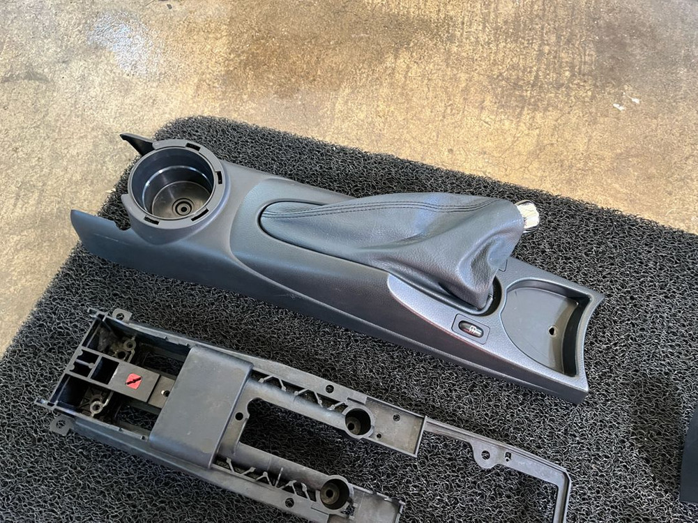 미니쿠퍼 1세대 R53/R50 순정 팔걸이콘솔 판매합니다. 이미지