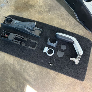 미니쿠퍼 1세대 R53/R50 순정 팔걸이콘솔 판매합니다. 이미지