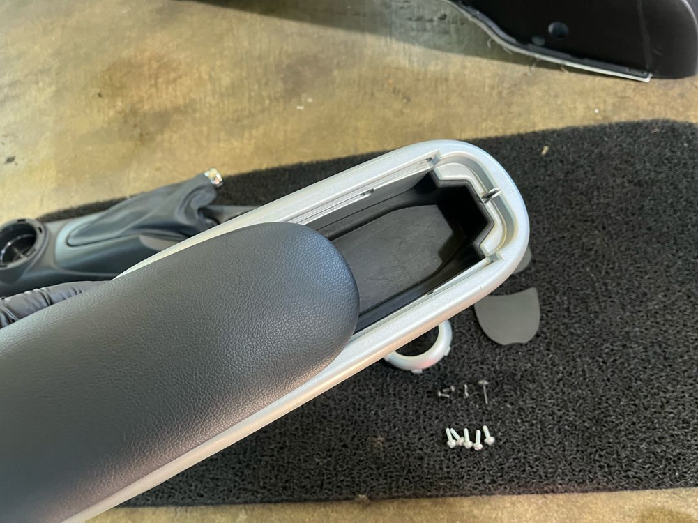 미니쿠퍼 1세대 R53/R50 순정 팔걸이콘솔 판매합니다. 이미지