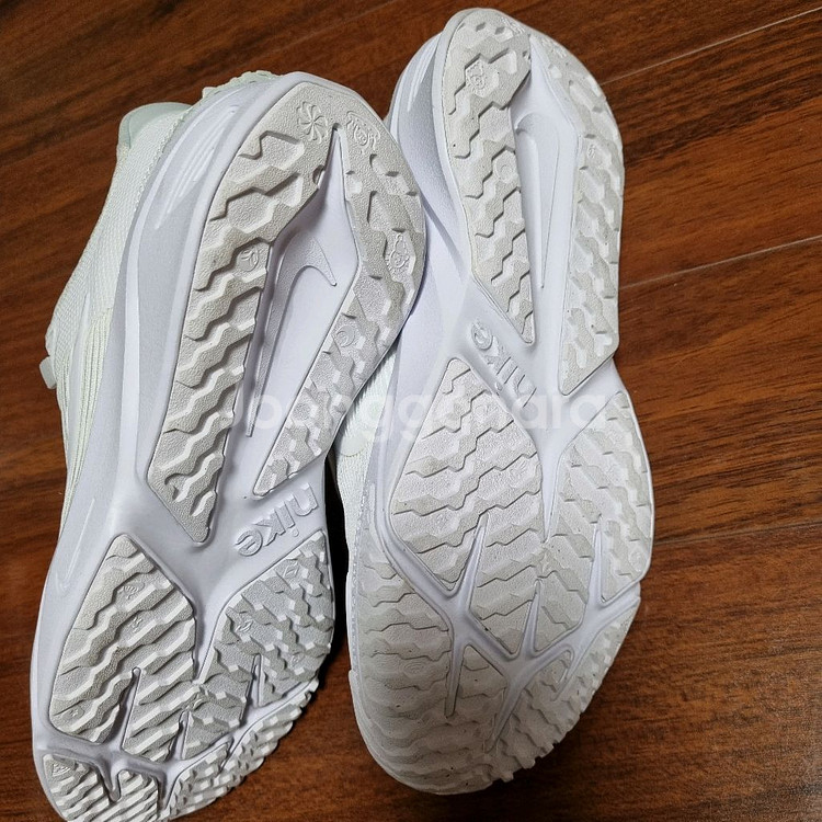 나이키 GS스타러너4 235(230)--6