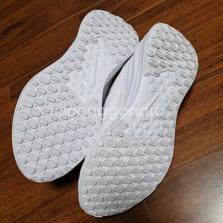 나이키 레볼루션7 러닝화 화이트 운동화 240(235)--6