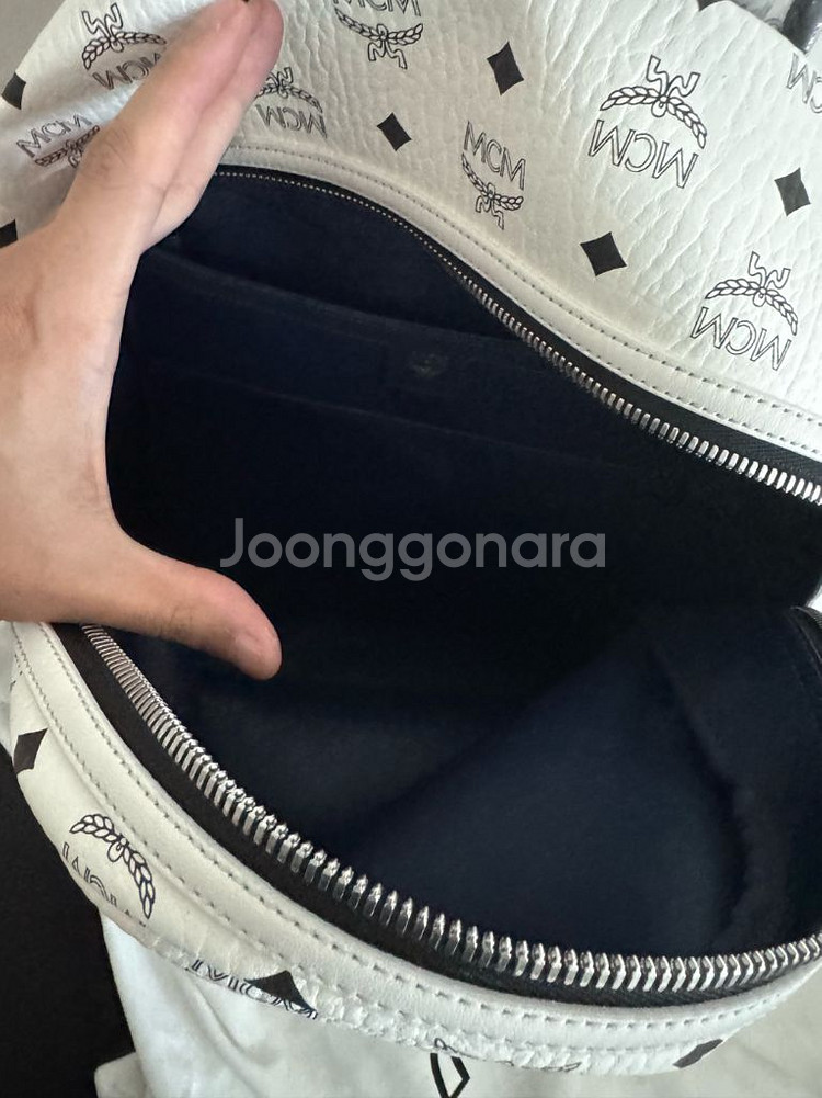 MCM 비세토스 백팩 화이트 색상 라지 사이즈--3