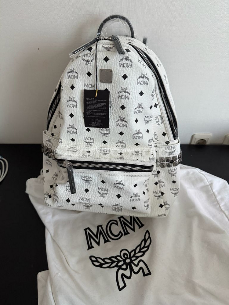 MCM 비세토스 백팩 화이트 색상 라지 사이즈--1