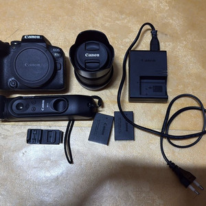 캐논R10 번들킷(18-45)+여분배터리+핸드삼각대그립