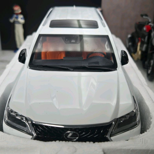 1:18 LCD 렉서스 LX570 다이캐스트 팝니다.