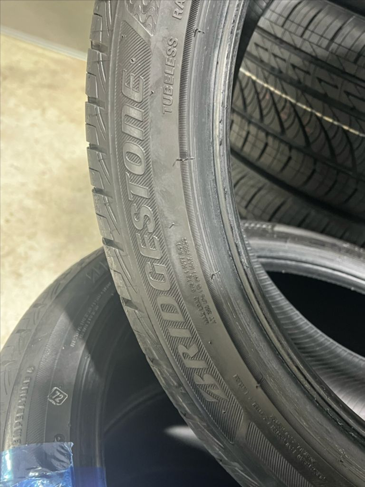 브리지스톤 Serenity Plus 245/40R19 2개 남음--1