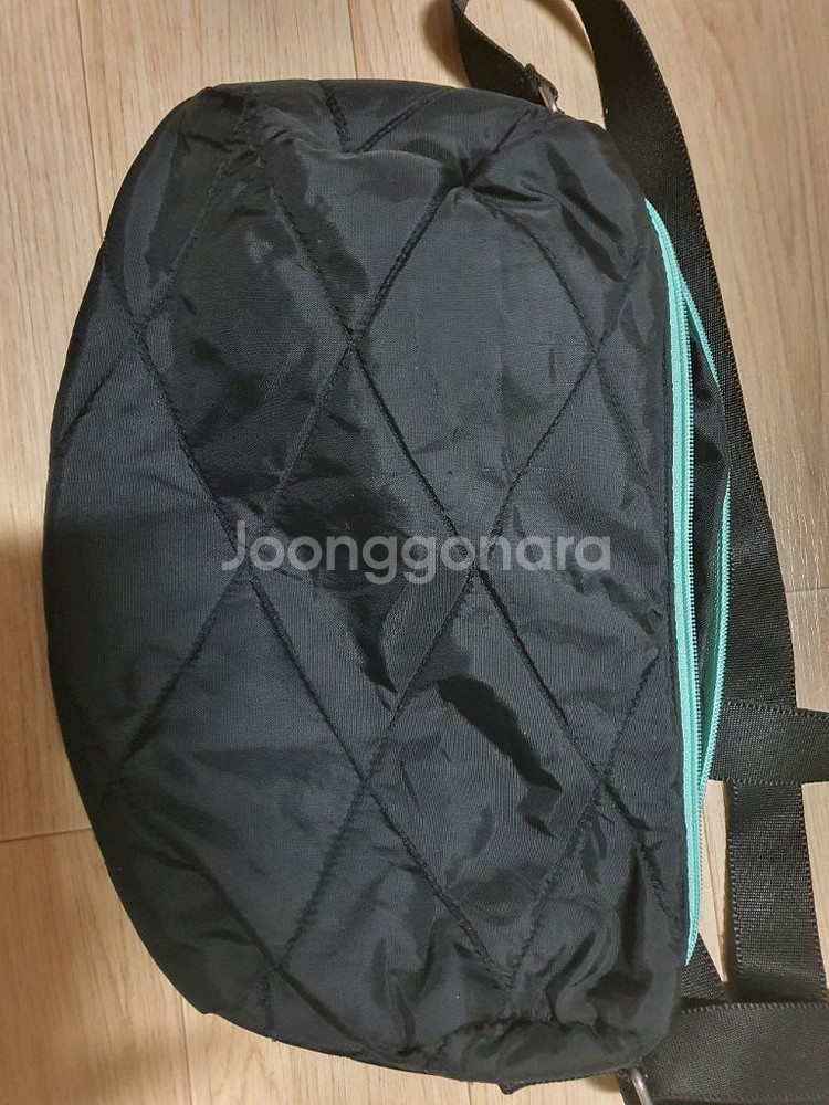 아디다스 퀼팅 패딩 크로스백 가방--1