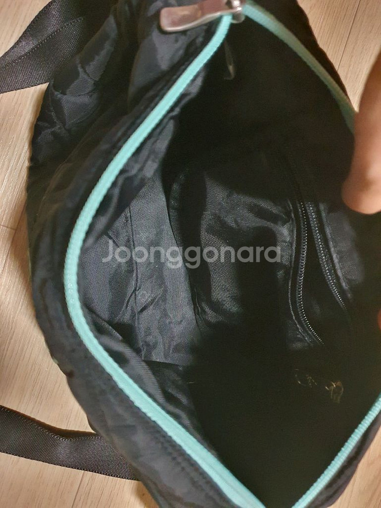 아디다스 퀼팅 패딩 크로스백 가방--2