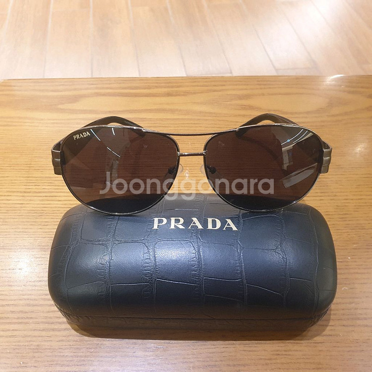 프라다 남성 선글라스 상태 전체적으로 깨끗합니다.--0