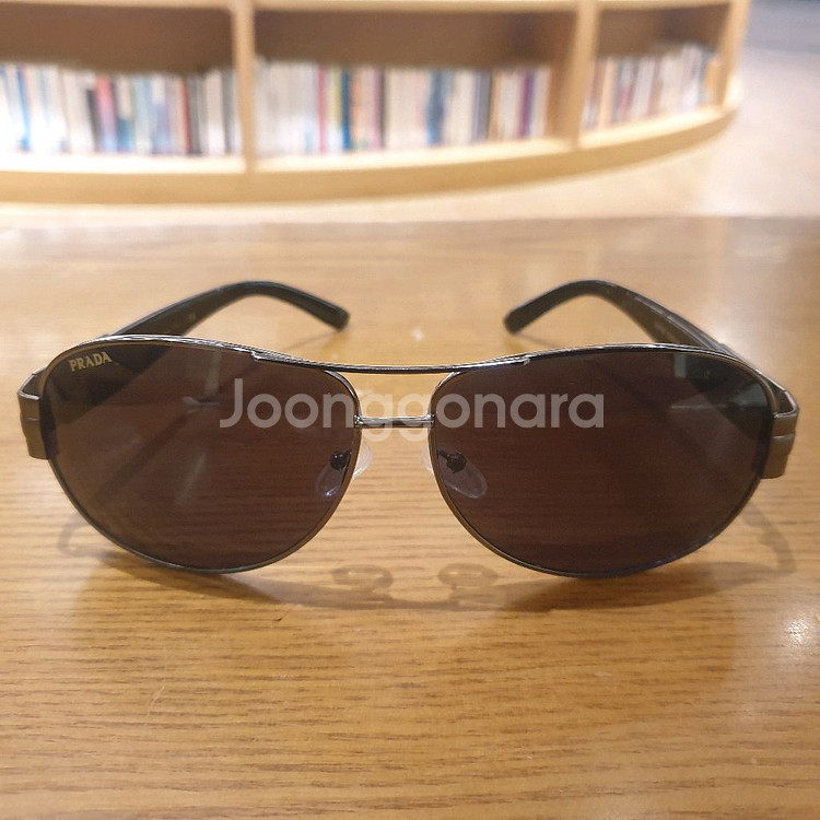 프라다 남성 선글라스 상태 전체적으로 깨끗합니다.--2