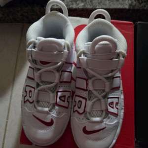 새상품 나이키키즈 업템포 150사이즈 유아운동화