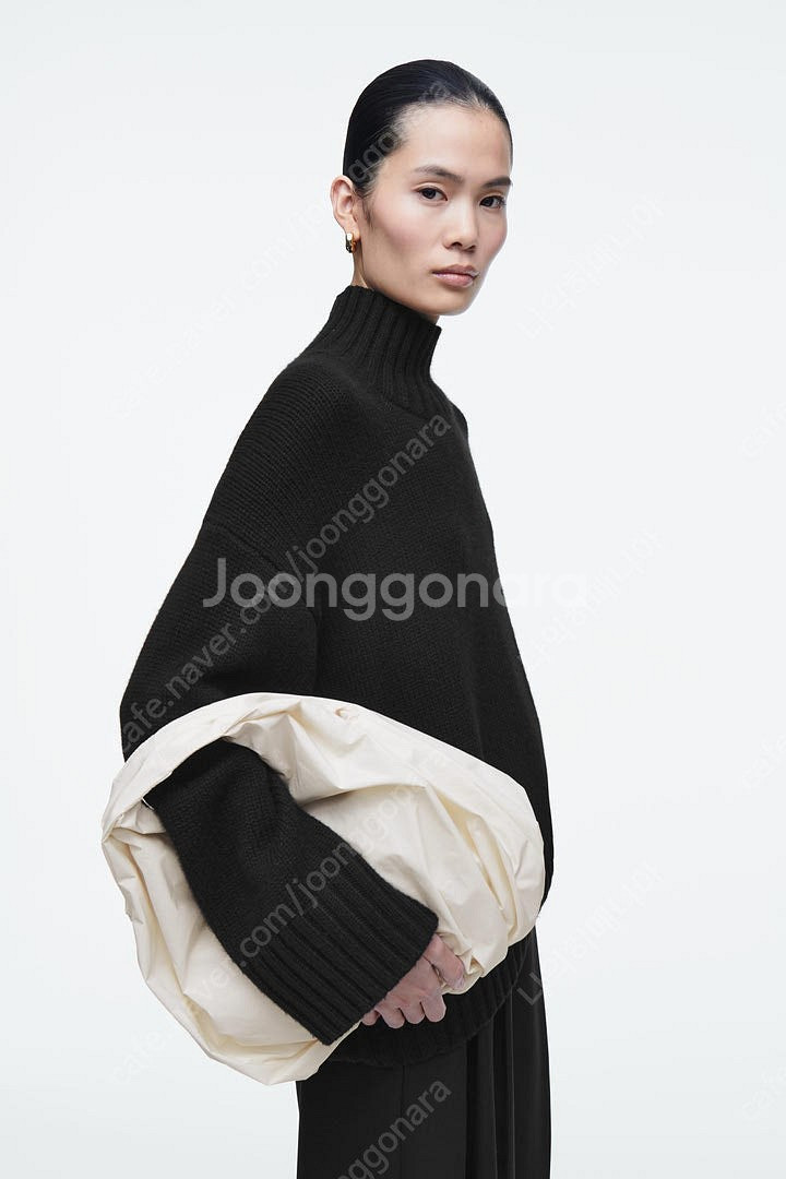 [새상품]COS 코스 클라우드 미니 토트백--3