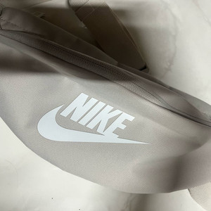 나이키 힙색 슬링백 웨이스트백 베이지