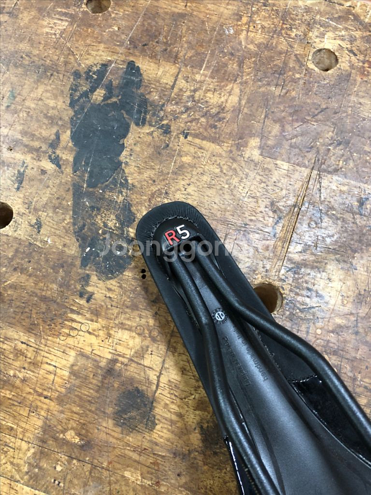 피직 안타레스 R5 안장 판매--2