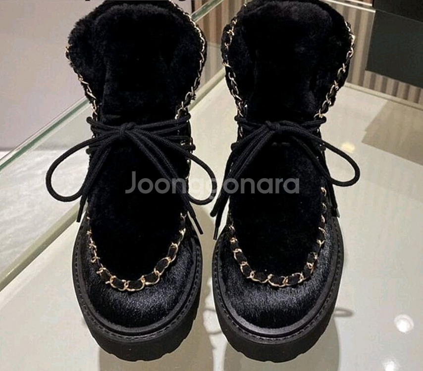 샤넬 블랙 퍼 송치 부츠--1