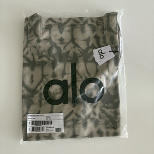 ALO Yoga 알로 타이다이 쇼퍼 토트백 새상품