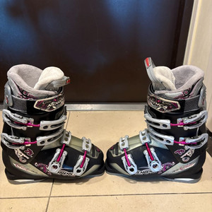 로시뇰. 노르디카 스키 부츠