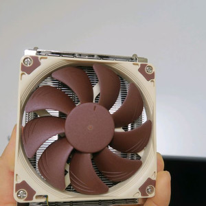 녹투아 NH L9a AM4 cpu공랭쿨러 팝니다