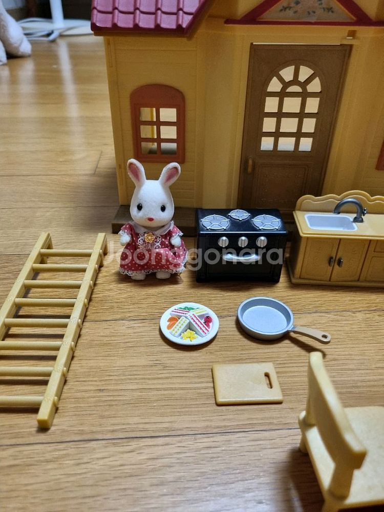 실바니안 패밀리 초콜릿 토끼의 빨간지붕 이층집--1