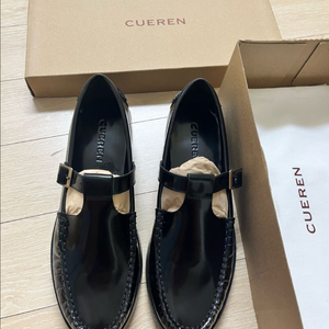 쿠에른 디종02 245사이즈 /실착용 1회