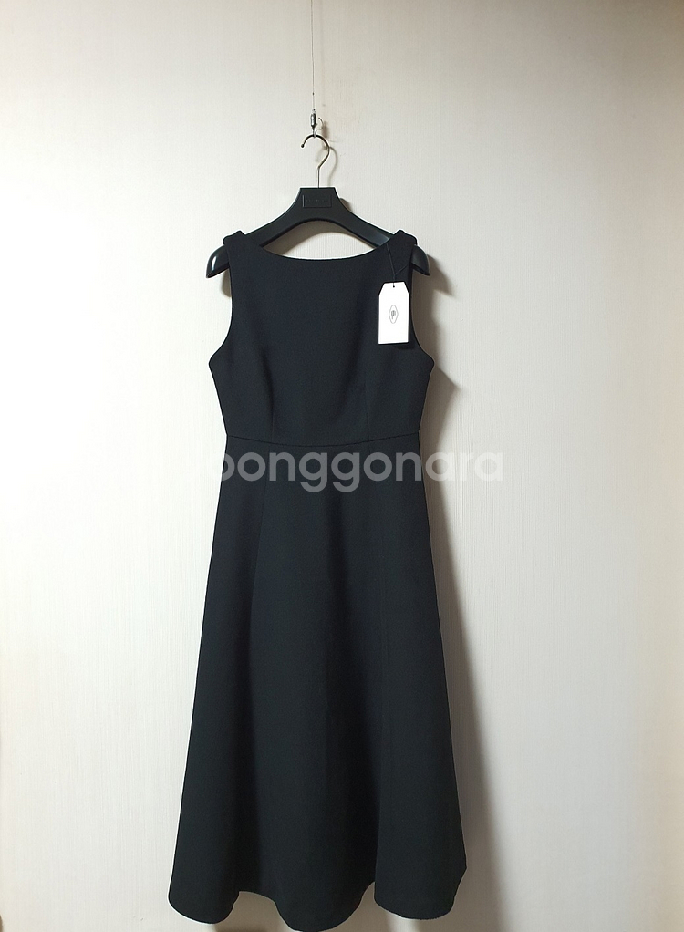 망고매니플리즈 슬리브리스 블랙 원피스 s 사이즈 새상품--1