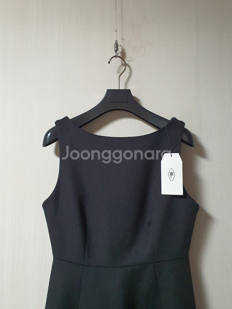 망고매니플리즈 슬리브리스 블랙 원피스 s 사이즈 새상품--5