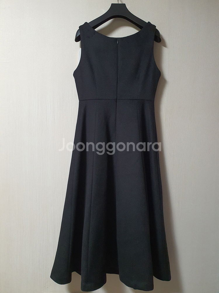 망고매니플리즈 슬리브리스 블랙 원피스 s 사이즈 새상품--7