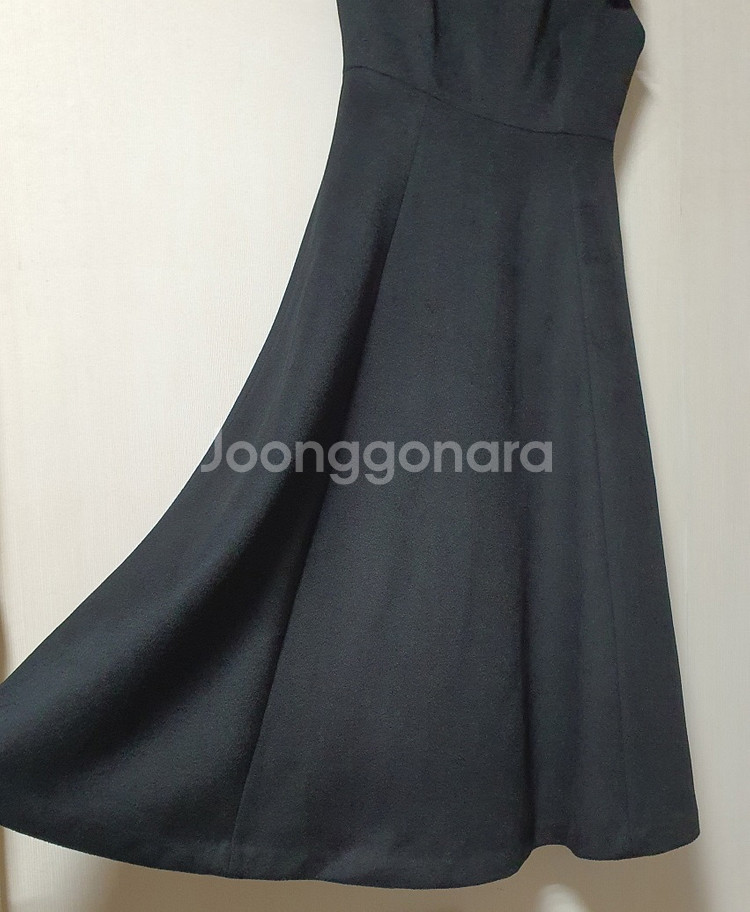 망고매니플리즈 슬리브리스 블랙 원피스 s 사이즈 새상품--6