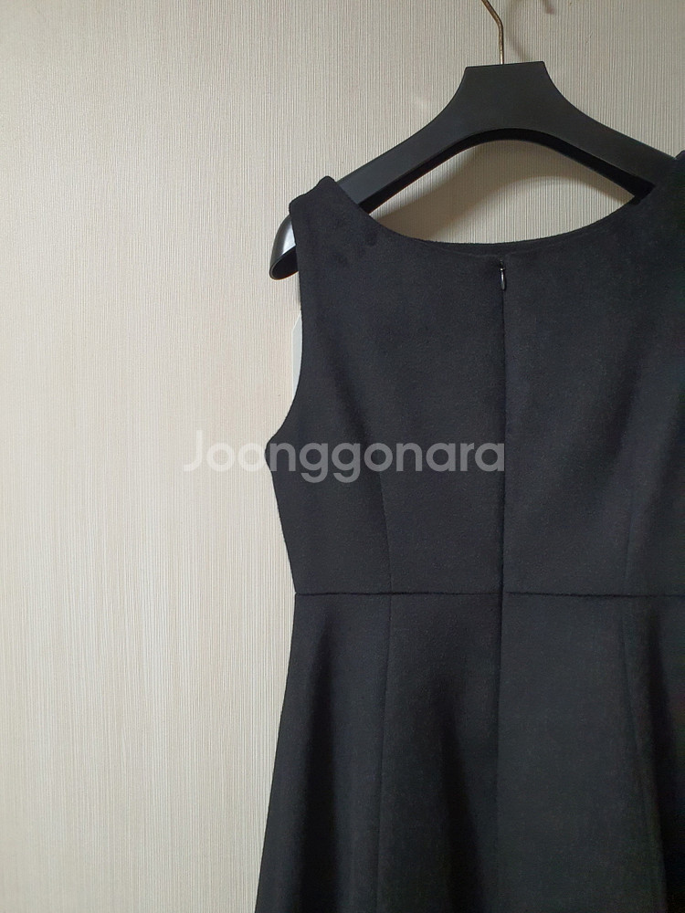 망고매니플리즈 슬리브리스 블랙 원피스 s 사이즈 새상품--8