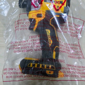 디월트 20V XR 브러쉬리스 임팩 드라이버DCF860