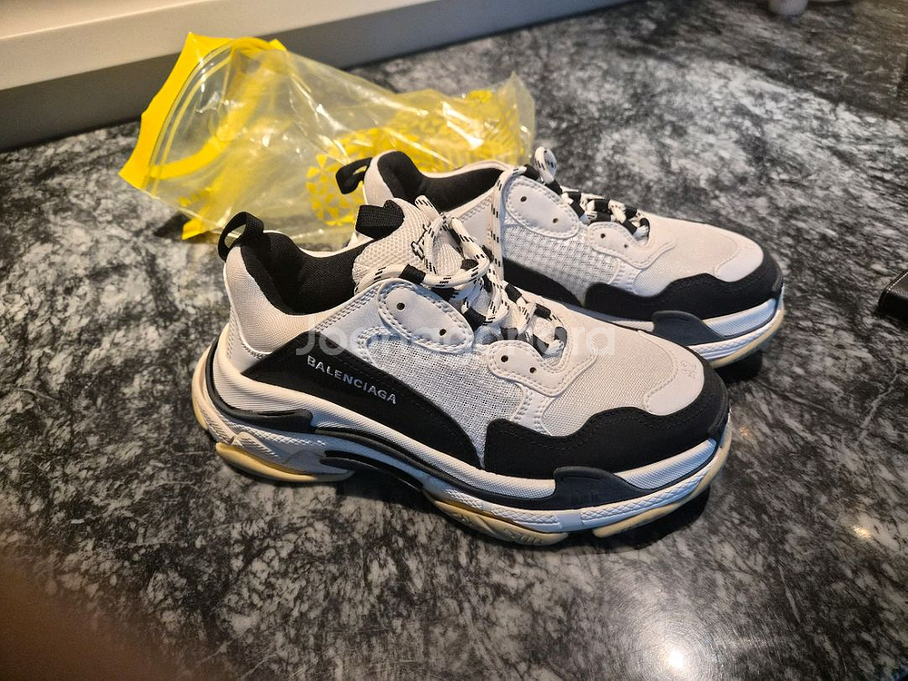 발렌시아가 트리플 s 42팝니다--0