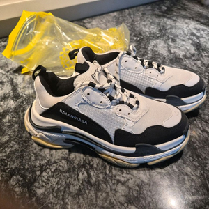 발렌시아가 트리플 s 42팝니다