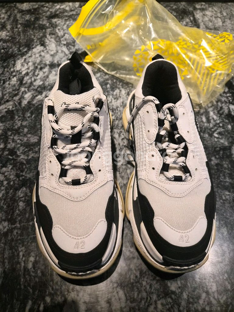 발렌시아가 트리플 s 42팝니다--1