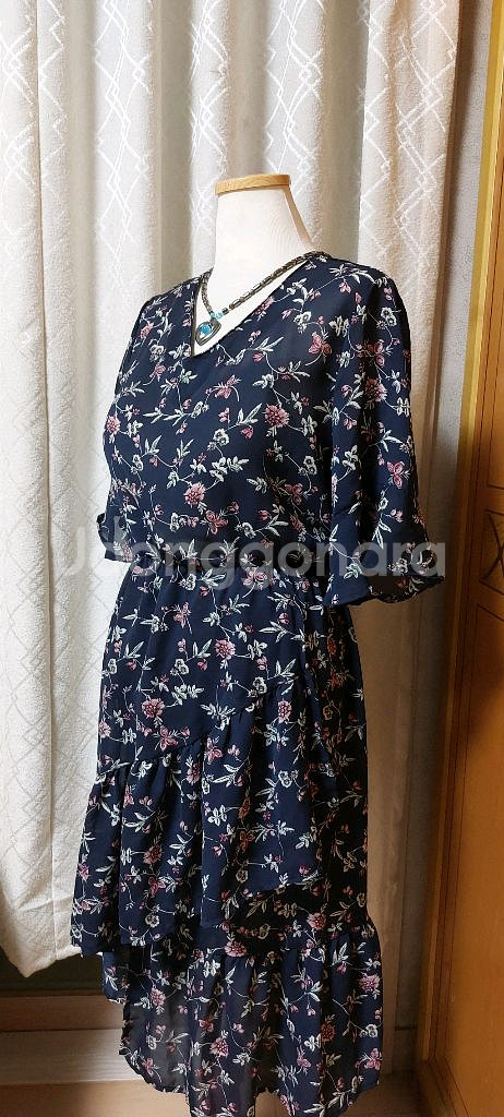 4300원 물티슈 드려요 언발란스 원피스 거의 새거예--0