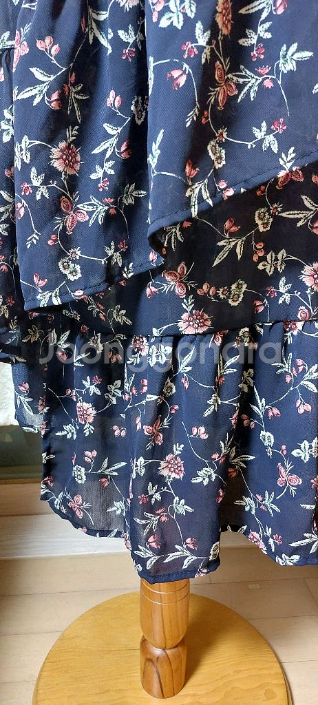 4300원 물티슈 드려요 언발란스 원피스 거의 새거예--2