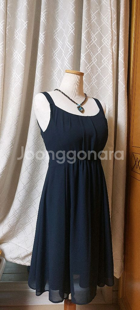 4300원 물티슈 드려요 원피스 거의 새거예--0