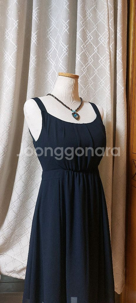 4300원 물티슈 드려요 원피스 거의 새거예--2