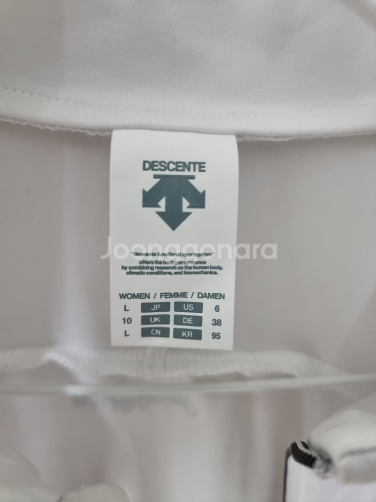 [90~95]데상트 여성 트레이닝 슬림핏 집업--4