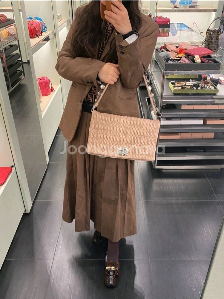 미우미우 마틀라쎄 크리스탈 체인 숄더백--1