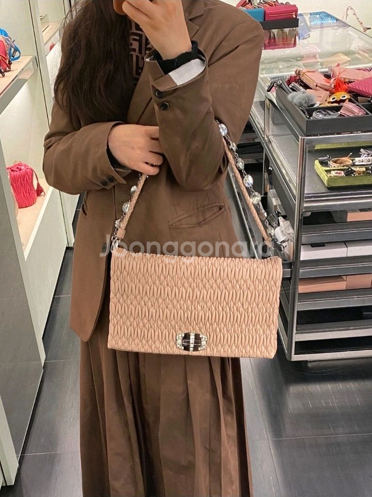 미우미우 마틀라쎄 크리스탈 체인 숄더백--0