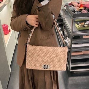 미우미우 마틀라쎄 크리스탈 체인 숄더백