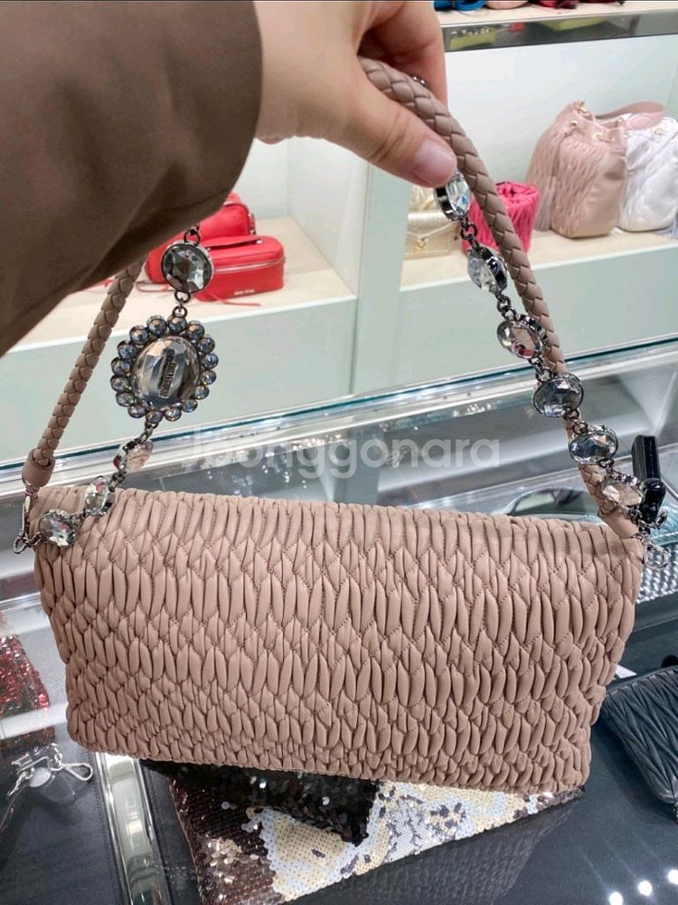 미우미우 마틀라쎄 크리스탈 체인 숄더백--3