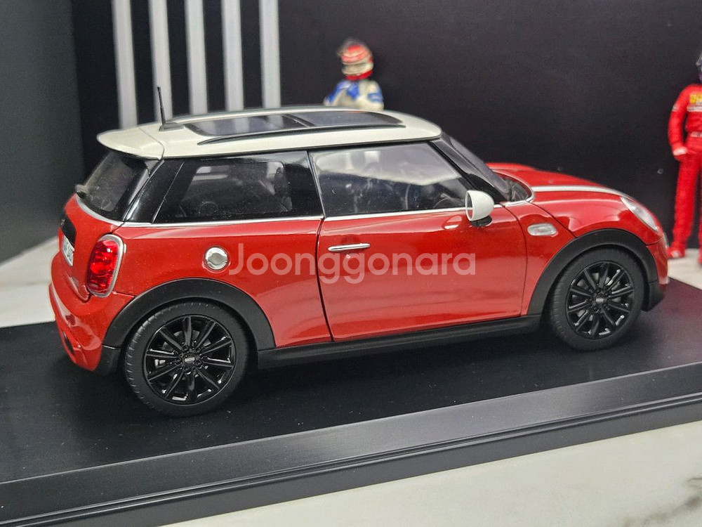 1:18 노레브 미니쿠퍼s 다이캐스트 팝니다--4