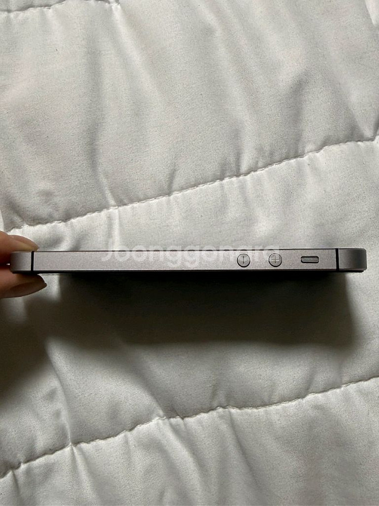 아이폰SE 스페이스그레이 32GB 팝니다--9