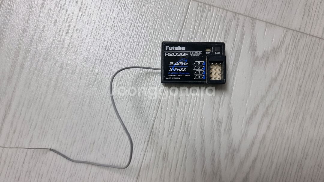 RC카 용품팝니다(타이어,서보,후타바수신기)--2