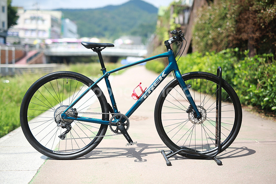 *가격인하*22년 트렉 TREK FX4 카본 M 사이즈 하이브리드--2